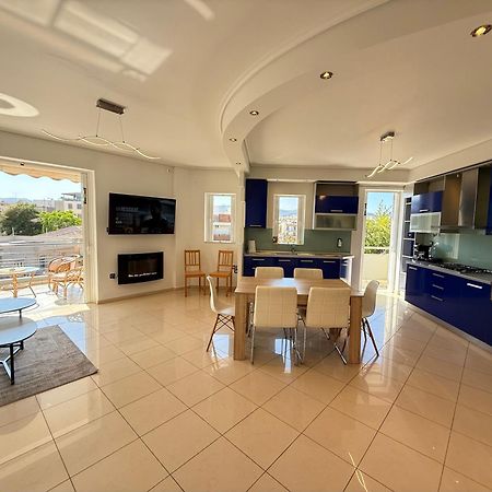 Sunny Home Private Jacuzzi Hydromassage Acropolis & Lycabettus Far View Parking 300M Metro Peristeri Athen Eksteriør billede