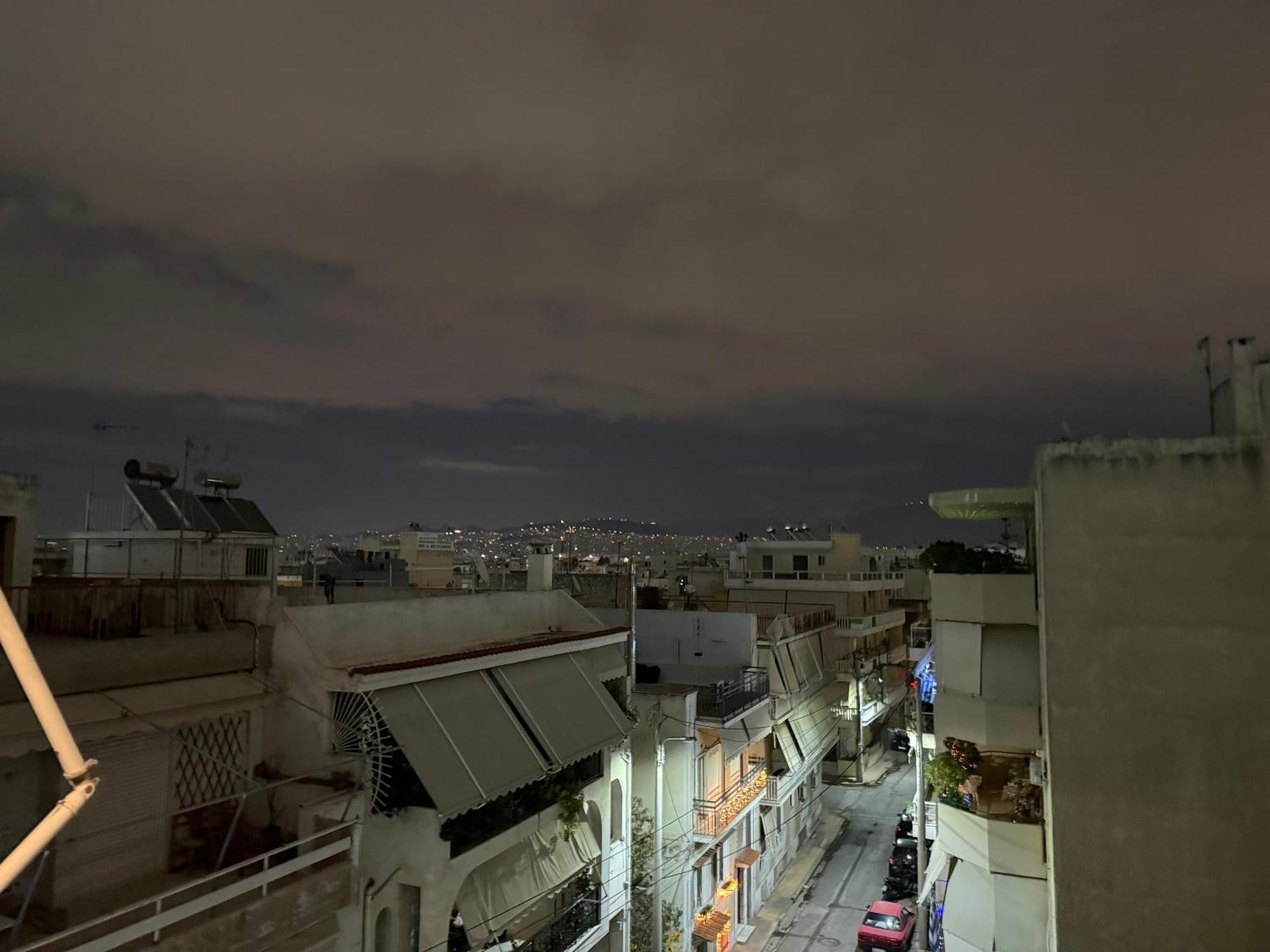 Sunny Home Private Jacuzzi Hydromassage Acropolis & Lycabettus Far View Parking 300M Metro Peristeri Athen Værelse billede